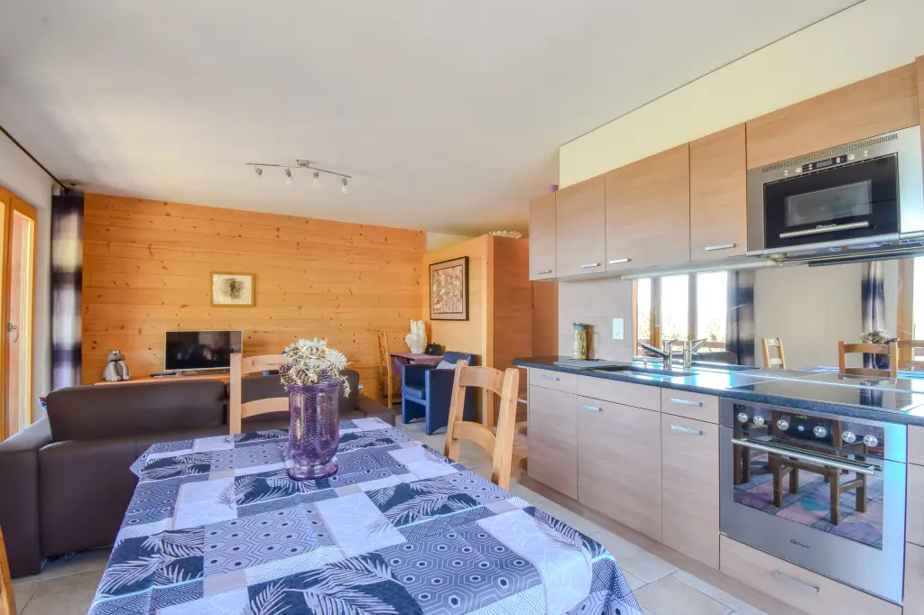Champéry (Rumières) &#8211; 3.5 pièces lumineux avec grand balcon, résidence secondaire OK !
