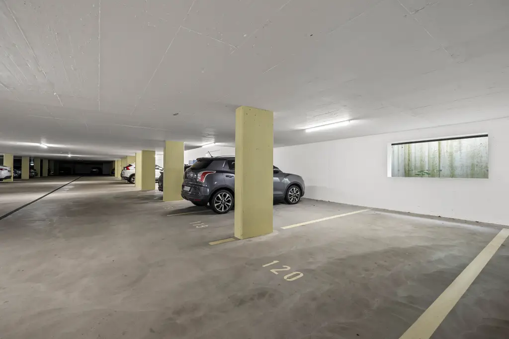 MODERN, HOCHWERTIG UND LICHTDURCHFLUTET
