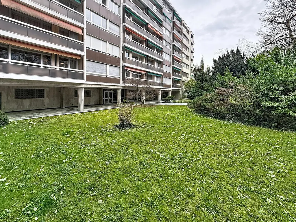 Champel / Parc Bertrand – Appartement 5 pièces en excellent état avec balcon et parking intérieur