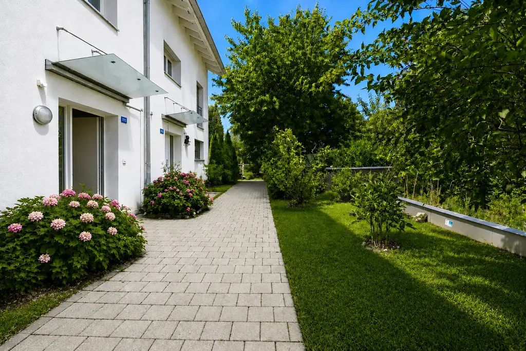 REIHENEINFAMILIENHAUS AN VERKEHRSBERUHIGER STRASSE (SACKGASSE)