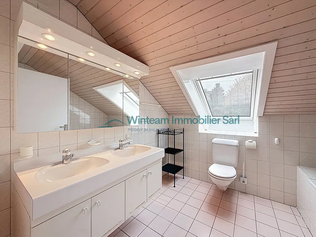Vivez grand! Duplex lumineux 5,5 pièces avec vaste terrasse à Matran