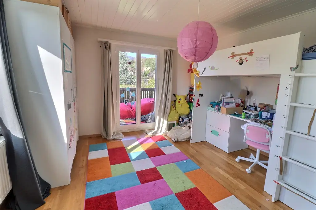 Maison familiale spacieuse à vendre à Genolier – Vue lac et grand terrain