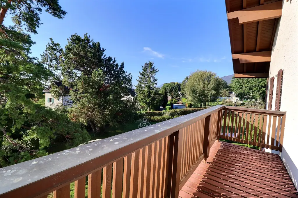 Maison familiale spacieuse à vendre à Genolier – Vue lac et grand terrain