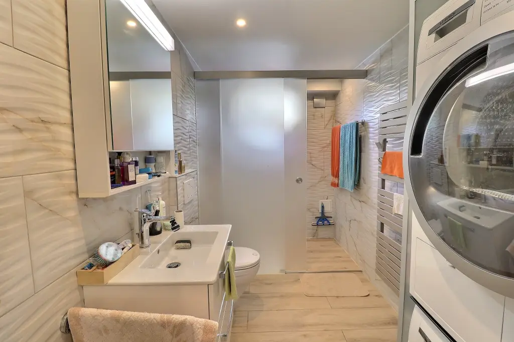 Maison individuelle divisée en deux appartements de 3.5 pièces