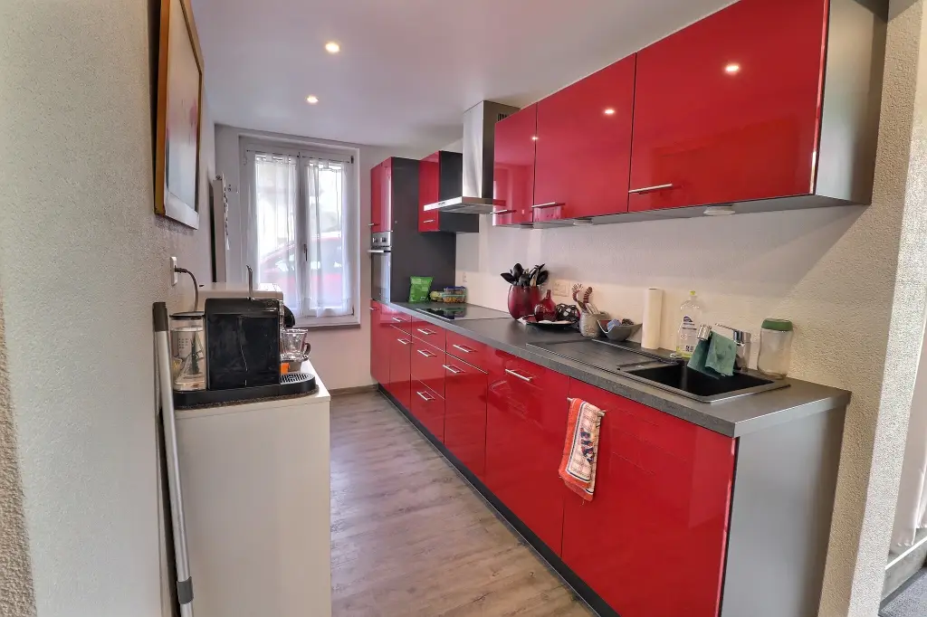 Maison individuelle divisée en deux appartements de 3.5 pièces
