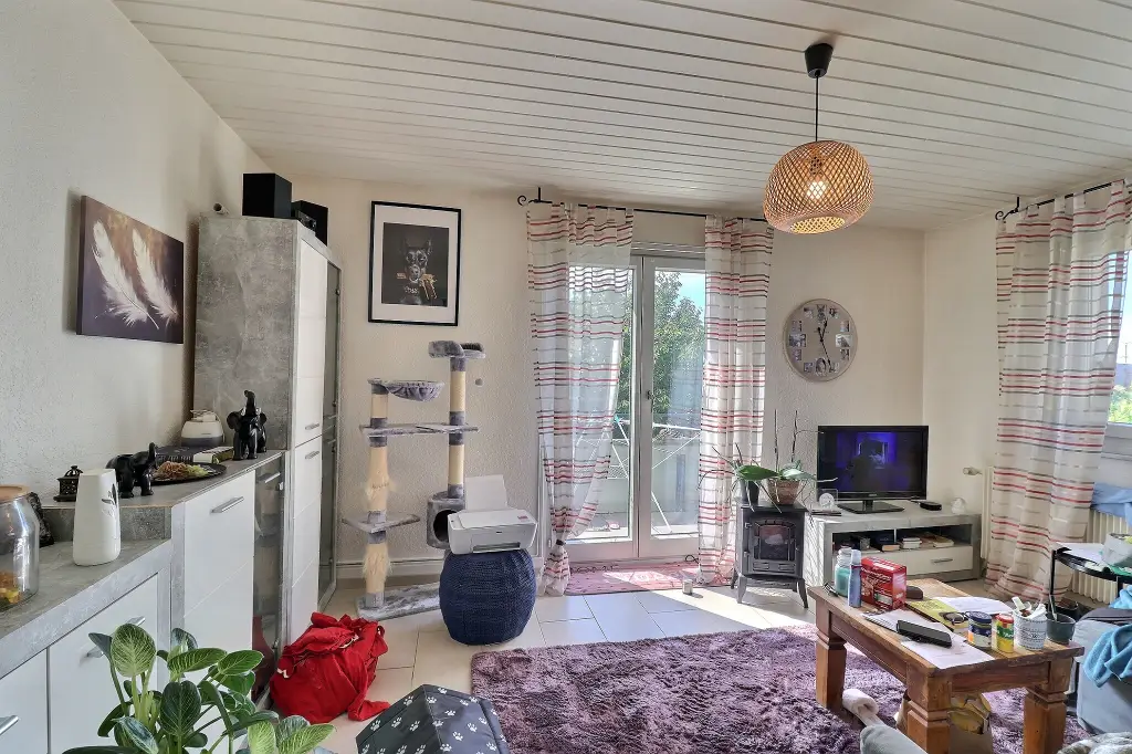 Maison individuelle divisée en deux appartements de 3.5 pièces