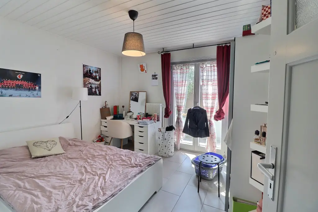 Maison individuelle divisée en deux appartements de 3.5 pièces