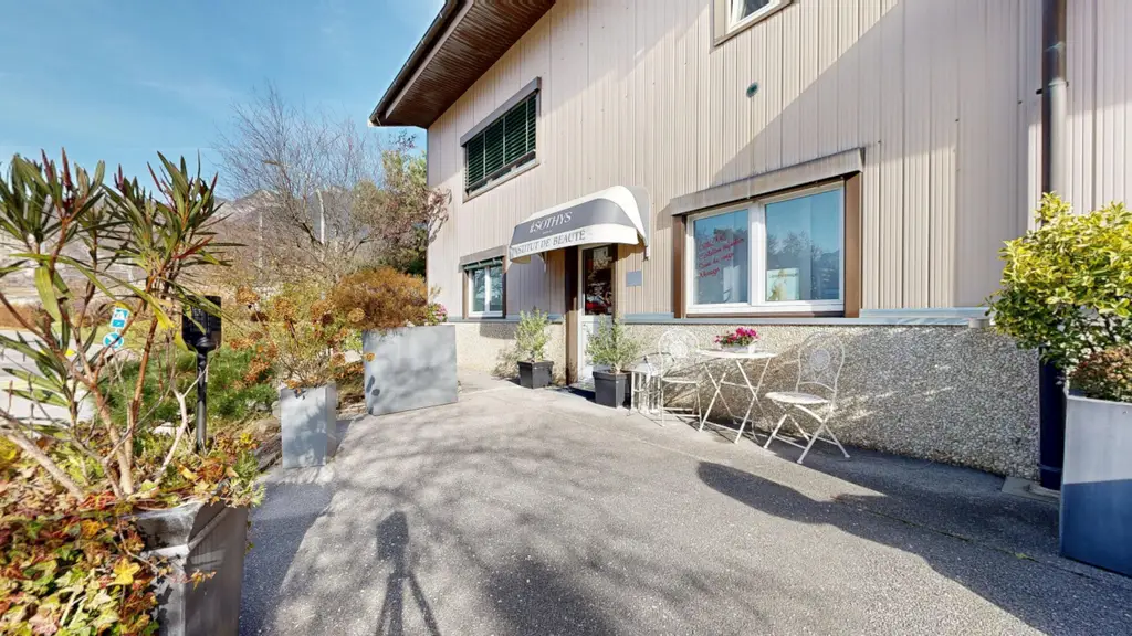 INSTITUT DE BEAUTÉ Á REPRENDRE