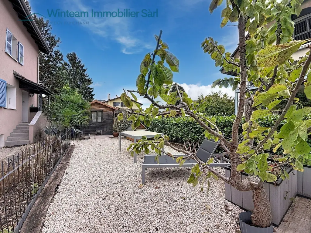 Nouveau sur le marché: 3,5 p rénové au charme unique, véranda et jardin exclusif &#8211; à Givisiez