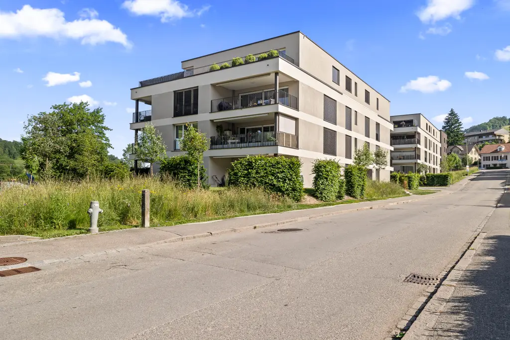 MODERN, HOCHWERTIG UND LICHTDURCHFLUTET
