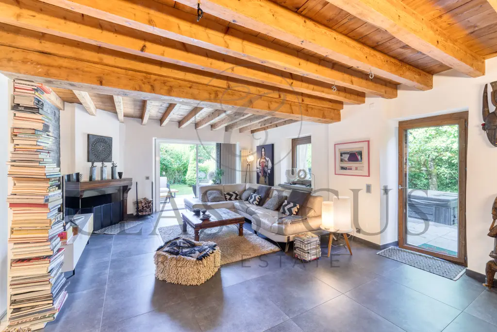 Maison de caractère XVIIIe – 330 m², jardin arboré &#038; terrasse jacuzzi à Aire-la-Ville