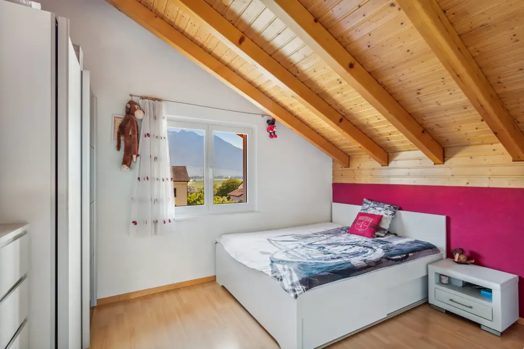RESERVE &#8211; Charmante villa de 5,5 pièces jumelée par les garages