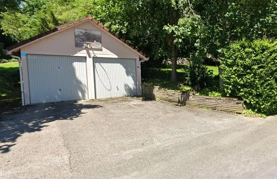 Villa familiale  avec 2 appart de 4.5 et 3.5 – 2 studios, un local atelier et grande parcelle