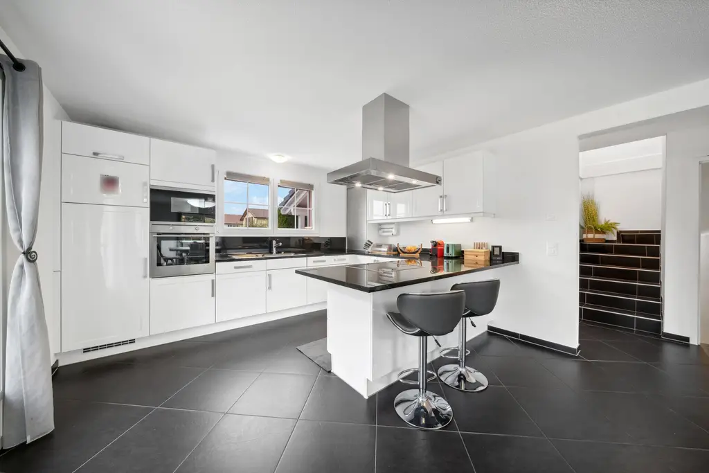 Coup de coeur pour cette magnifique maison individuelle de 5,5 pièces dans un quartier résidentiel prisé, grand jardin (parcelle de 1013 m2)