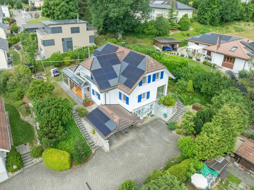 «Ihr neues Zuhause mit viel Platz und nachhaltiger Energie!»