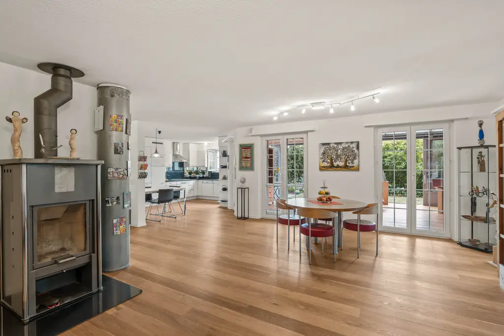 «Ihr neues Zuhause mit viel Platz und nachhaltiger Energie!»
