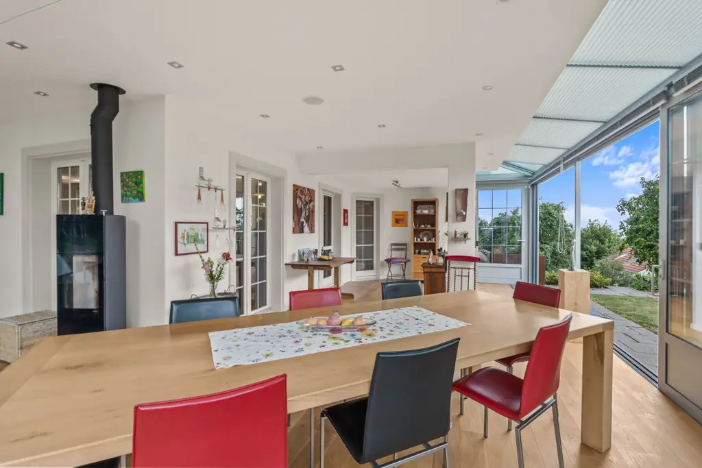 «Ihr neues Zuhause mit viel Platz und nachhaltiger Energie!»
