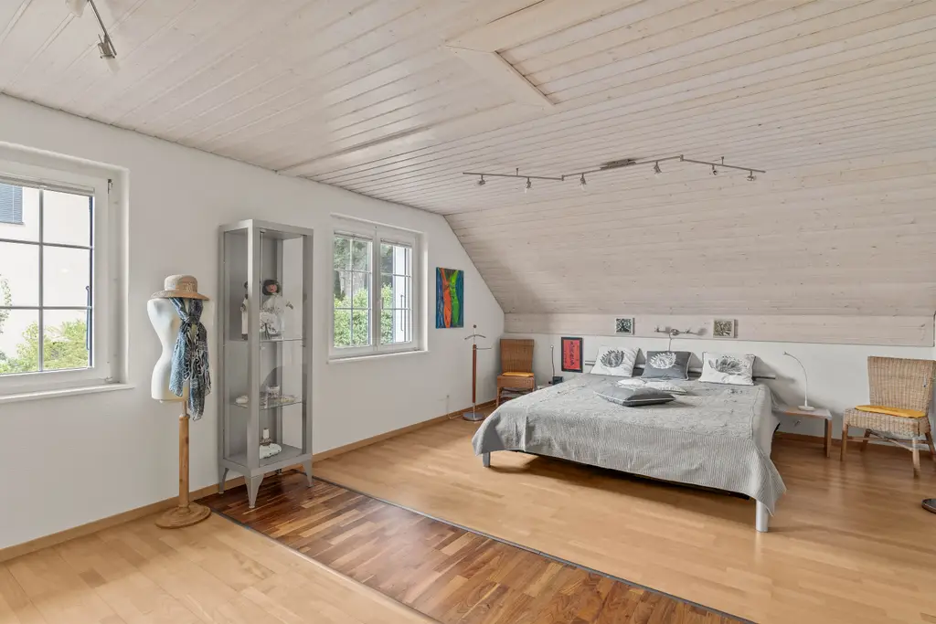 «Ihr neues Zuhause mit viel Platz und nachhaltiger Energie!»