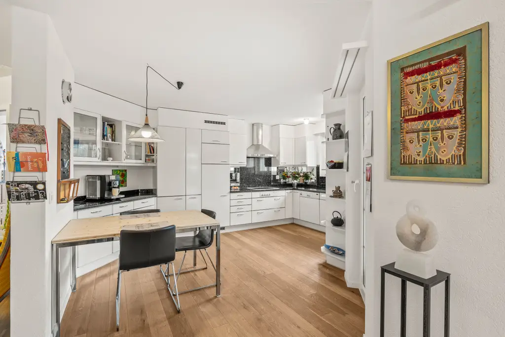 «Ihr neues Zuhause mit viel Platz und nachhaltiger Energie!»