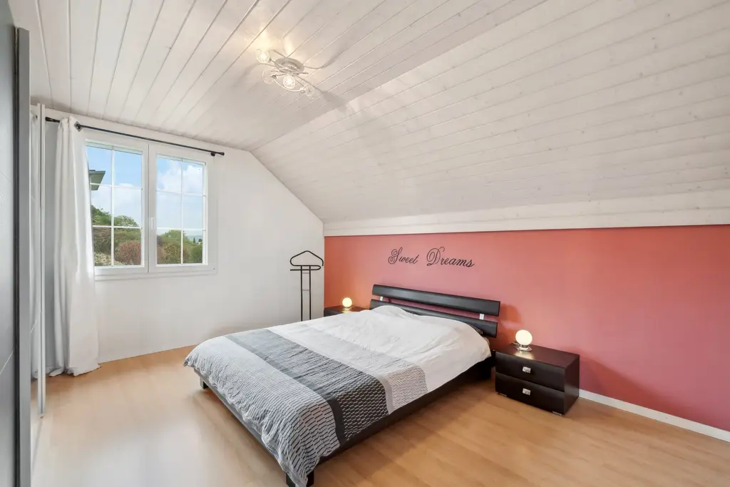 Coup de coeur pour cette magnifique maison individuelle de 5,5 pièces dans un quartier résidentiel prisé, grand jardin (parcelle de 1013 m2)