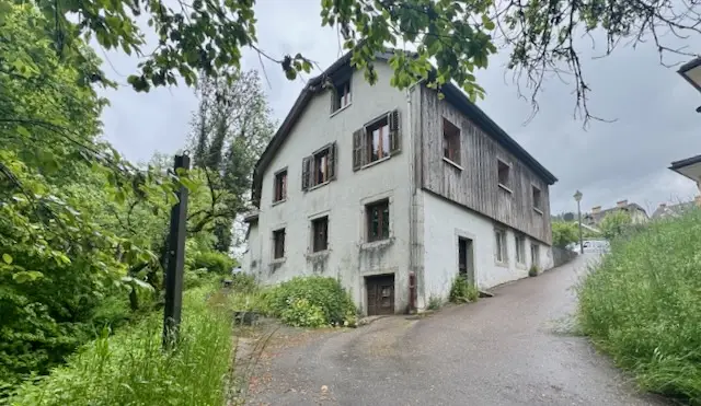 Charmante maison individuelle à rénover aux Brenets