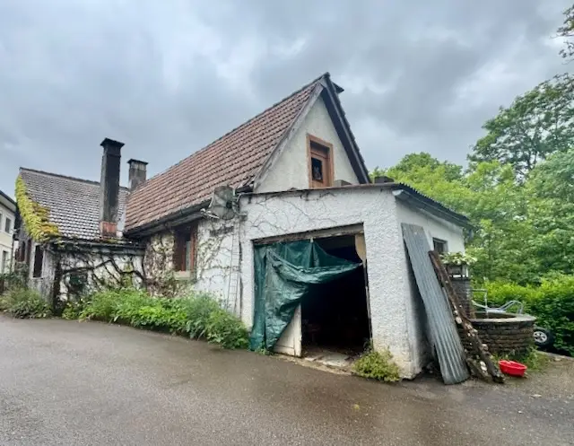 Charmante maison individuelle à rénover aux Brenets