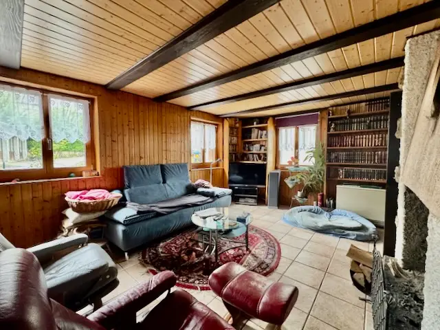 Charmante maison individuelle à rénover aux Brenets