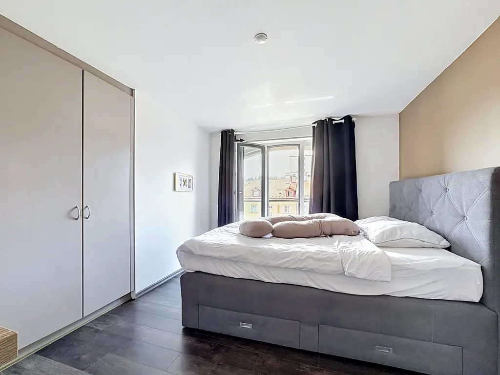 Lumière, hauteur, caractère : un duplex pas comme les autres à La Chaux-de-Fonds