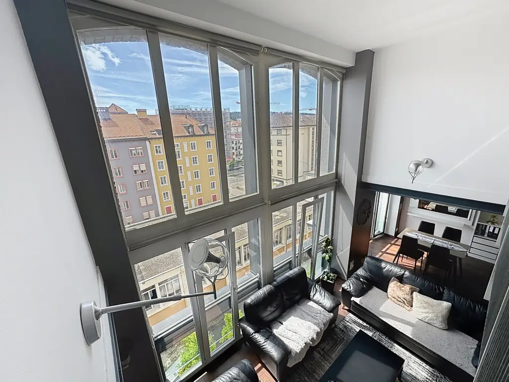 Lumière, hauteur, caractère : un duplex pas comme les autres à La Chaux-de-Fonds