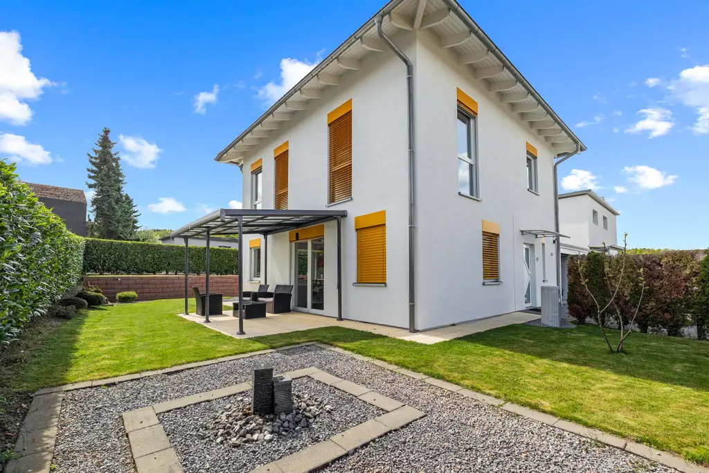 Familienparadies, neuwertig mit grossem Garten