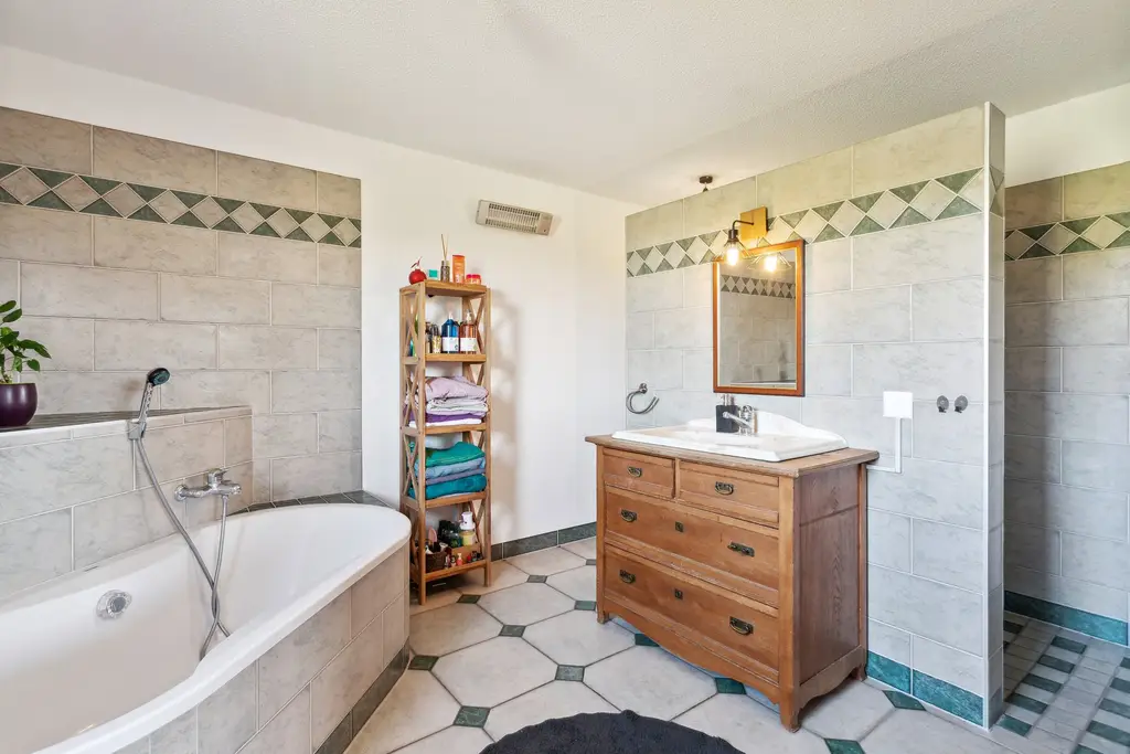 Superbe appartement de 5 p, de plain-pied, avec terrasse et jardin privés, à vendre