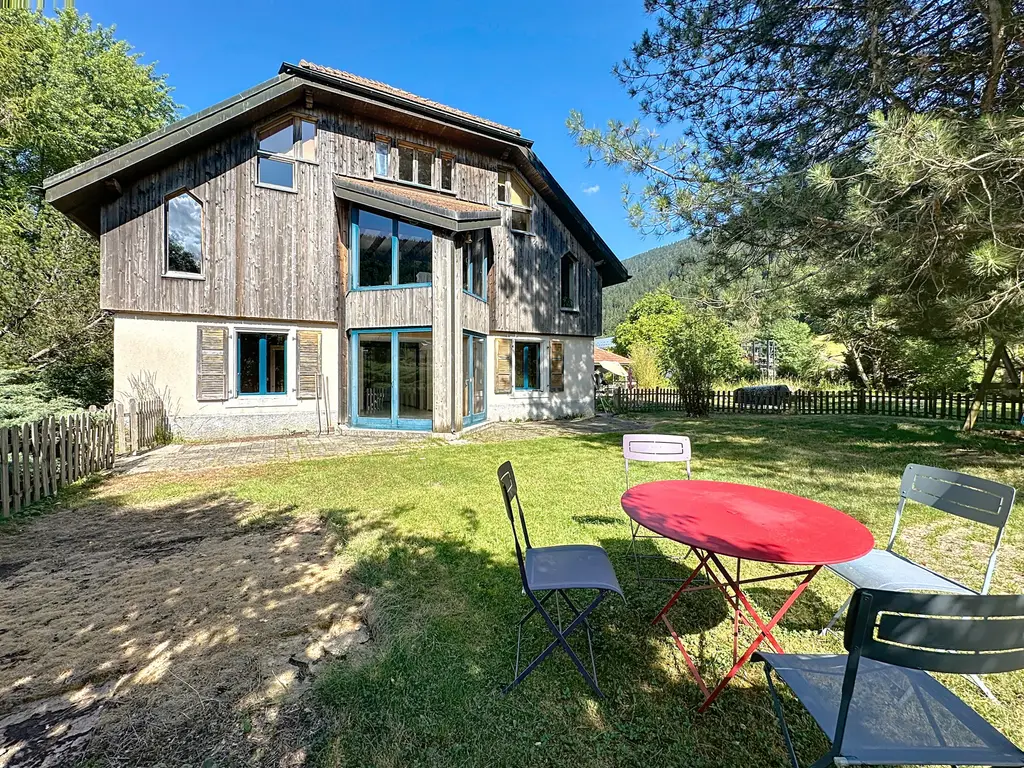 Ferme rénovée de deux logements, 383 m2 habitable – Espace, calme et élégance à portée de main