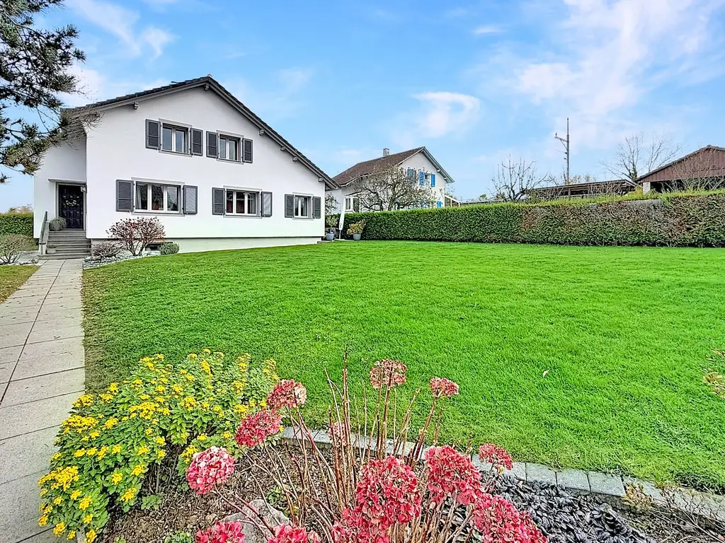 Belle propriété rénovée avec soin et grand jardin arboré