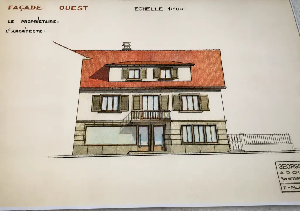 Immeuble de 2 appartements, un local commercial – 2 chambres- 2 places de parc et un garage/ Terrasse au centre du village