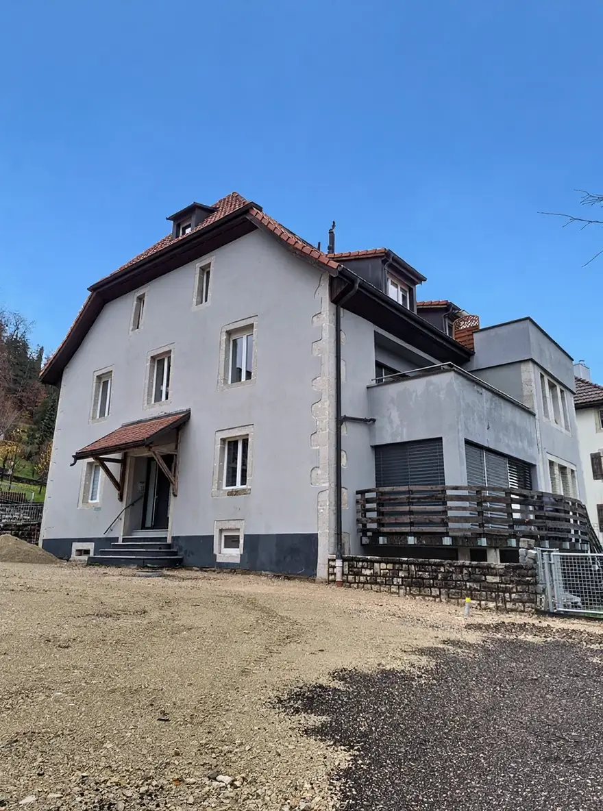 Ne laissez pas passer cette affaire! Bel appartement rénové, spacieux, lumineux de 5,5 pièces au-dessous du prix du marché!