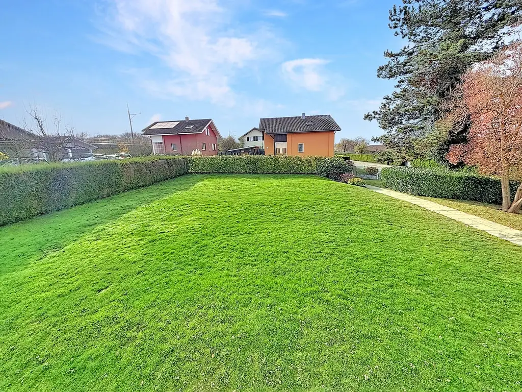 Belle propriété rénovée avec soin et grand jardin arboré