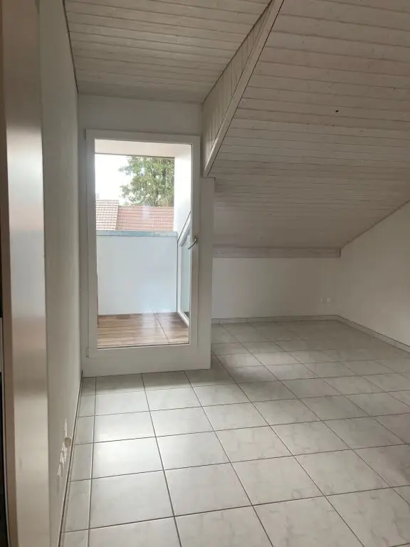 Charmante 3.5-Zimmer-Dachwohnung mit Balkon und Hobbyraum