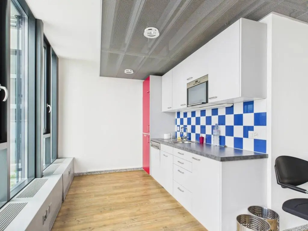 Repräsentatives Büro mit 9 Zimmern und viel Tageslicht