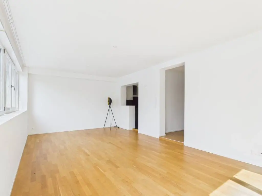 Lichtdurchflutet, mit viel Platz an zentraler Lage