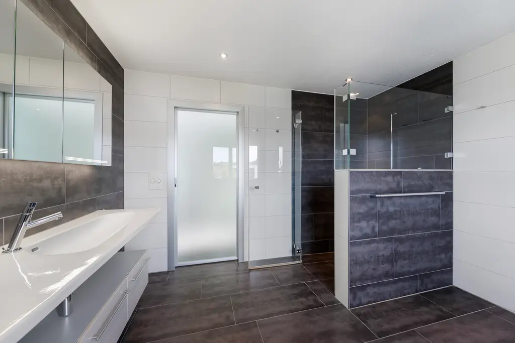 Luxus-Einfamilienhaus mit XXL-Raumangebot und privatem Aussenwhirlpool