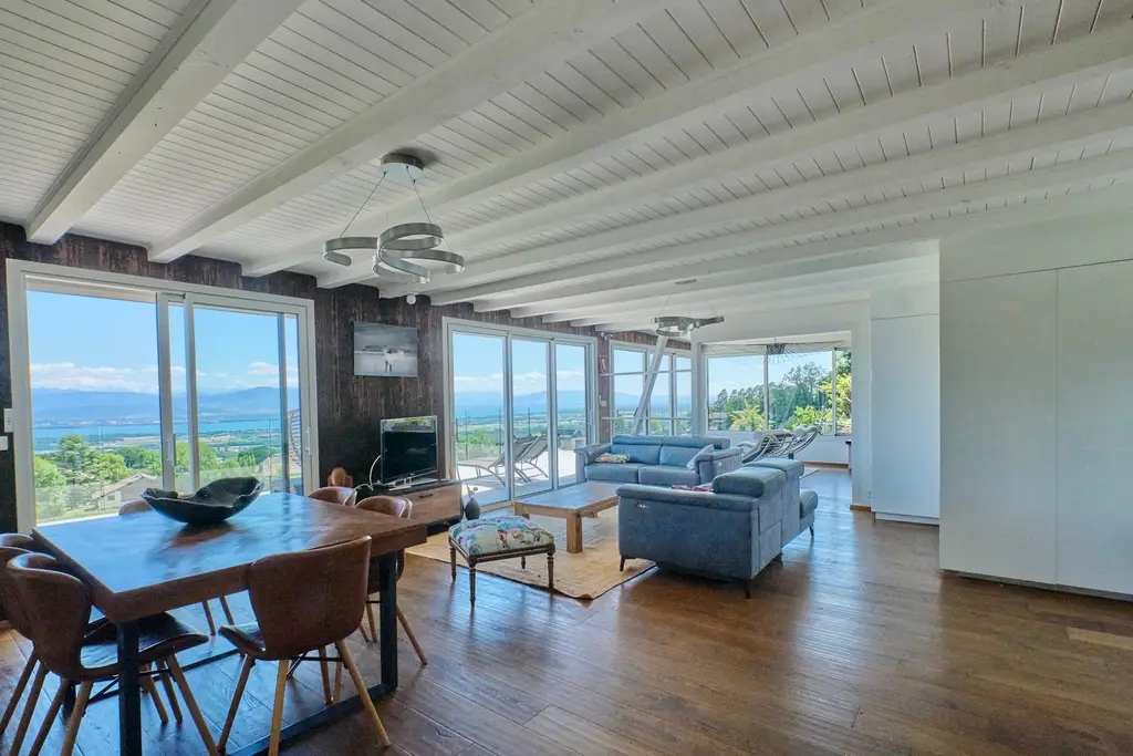 Tres belle maison terrasse avec vue panoramique sur le Mont Blanc et le lac
