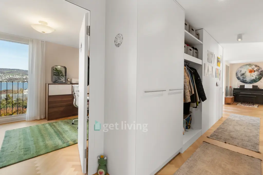 FAMILIENFREUNDLICH AN TOP LAGE MIT SEESICHT&#8211;FAMILYFRIENDLY IN A PRIME LOCATION WITH LAKE VIEW