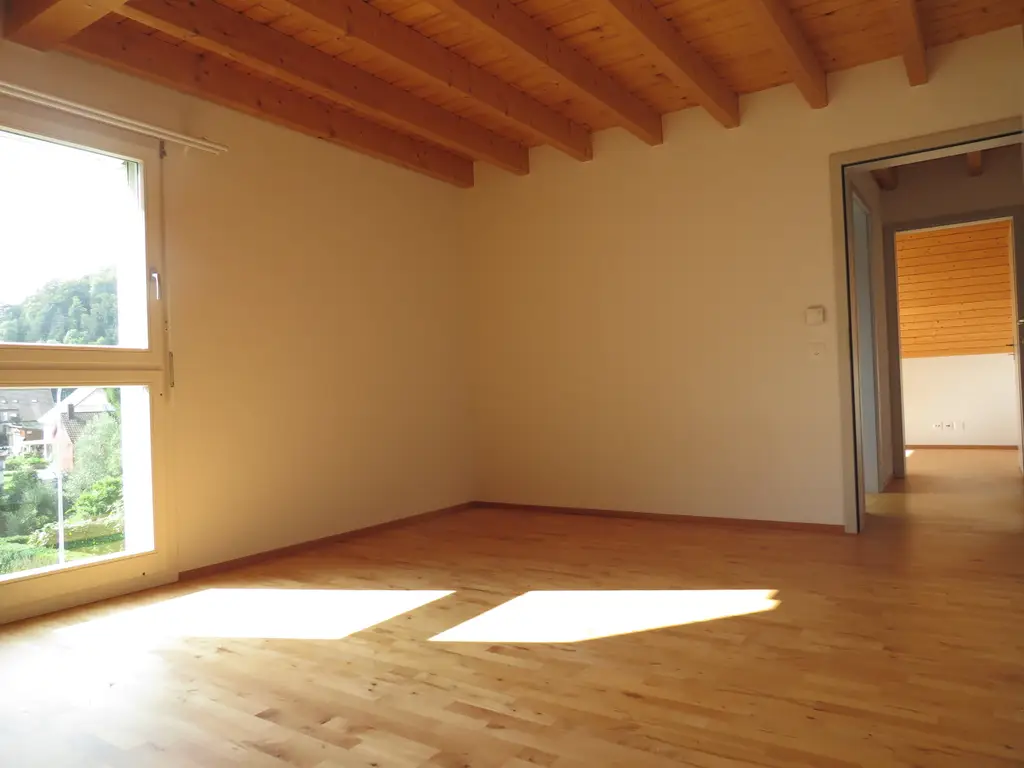 Moderne 4.5-Zimmer-Maisonette-Wohnung in idyllischer Lage