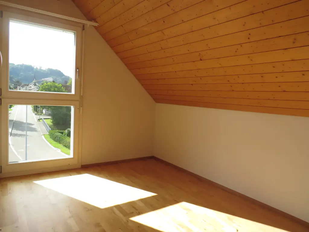 Moderne 4.5-Zimmer-Maisonette-Wohnung in idyllischer Lage