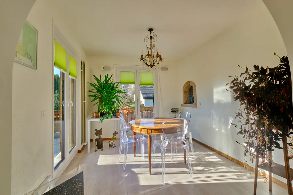 en Exclusivité Lumineux appartement avec terrasse et jardin