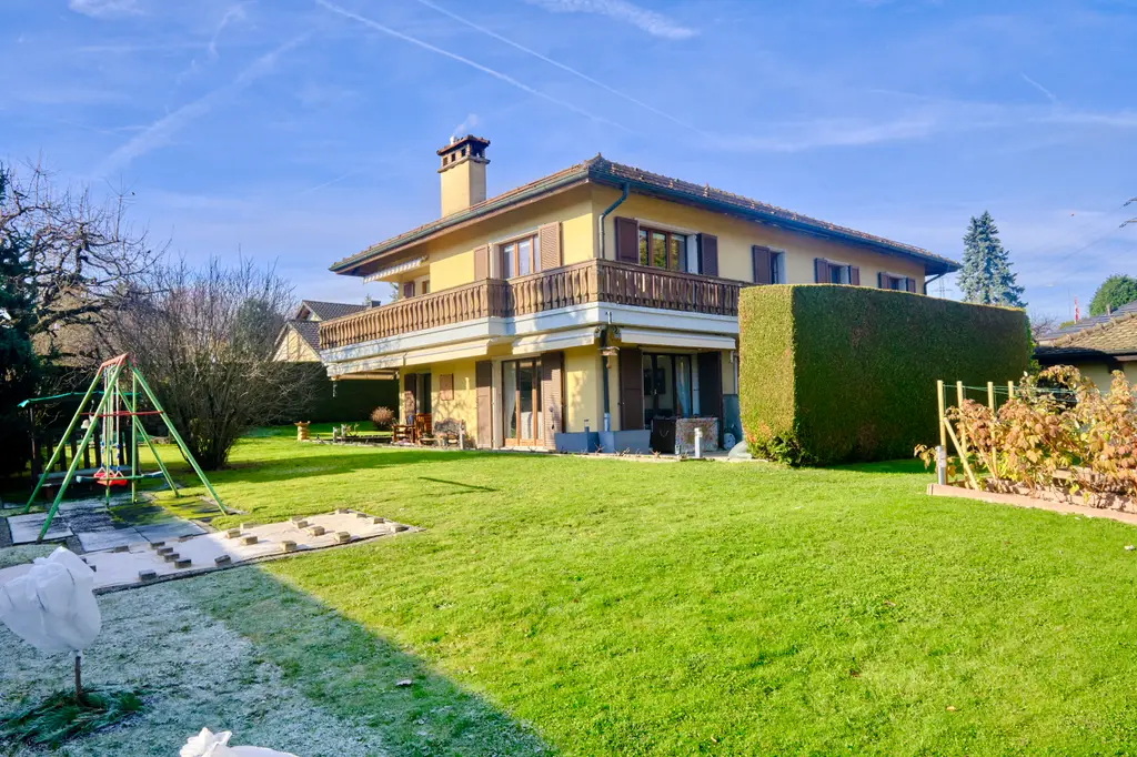 en Exclusivité Lumineux appartement avec terrasse et jardin