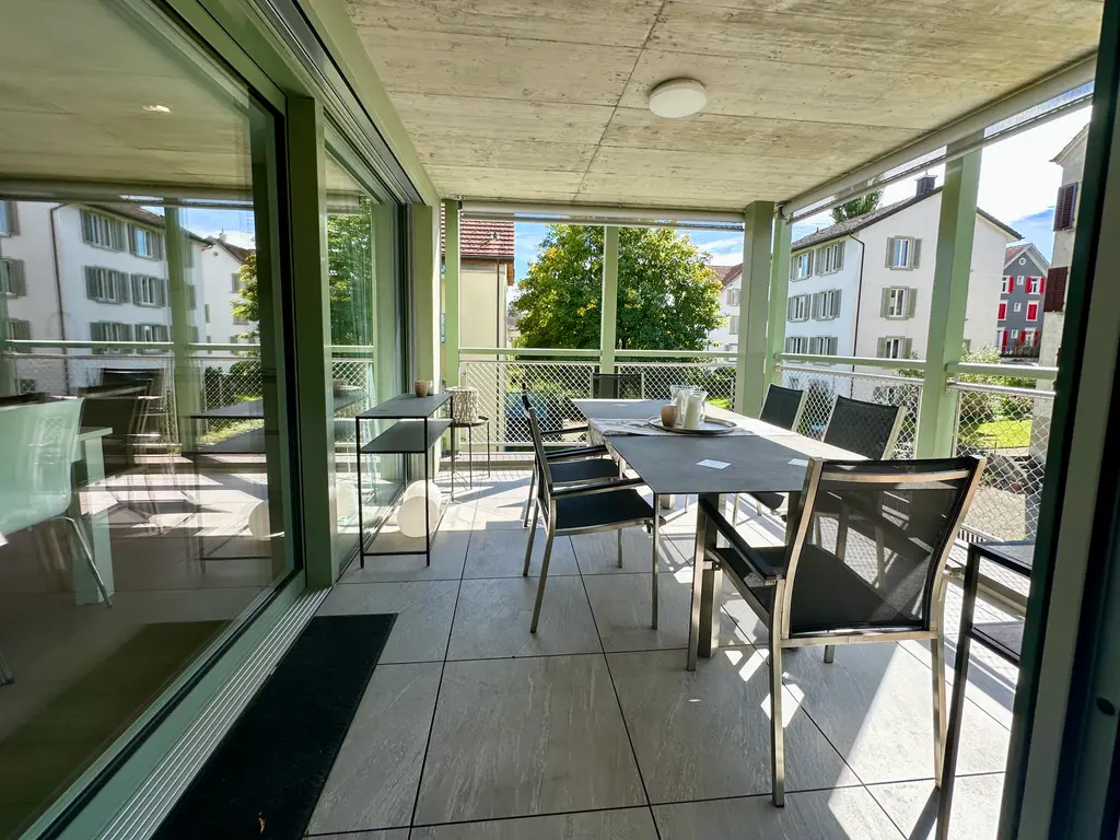Möblierte exklusive 3.5-Zimmer-Wohnung  mit zwei Balkonen im Zentrum Thalwil