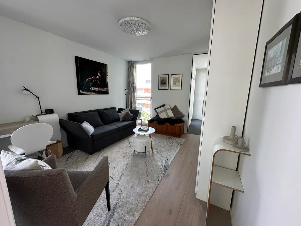 Möblierte exklusive 3.5-Zimmer-Wohnung  mit zwei Balkonen im Zentrum Thalwil