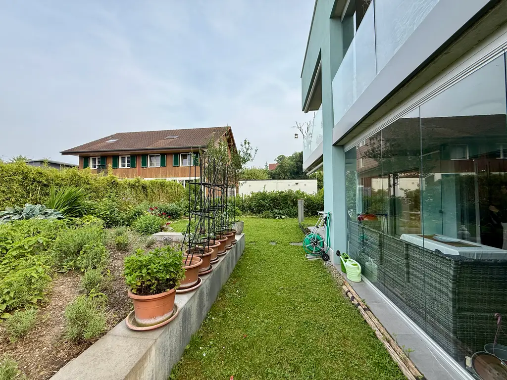 GROSSER GARTEN &#8211; HOCHWERTIGE QUALITÄT &#8211; OPTIONAL MIT EINLIEGERSTUDIO!
