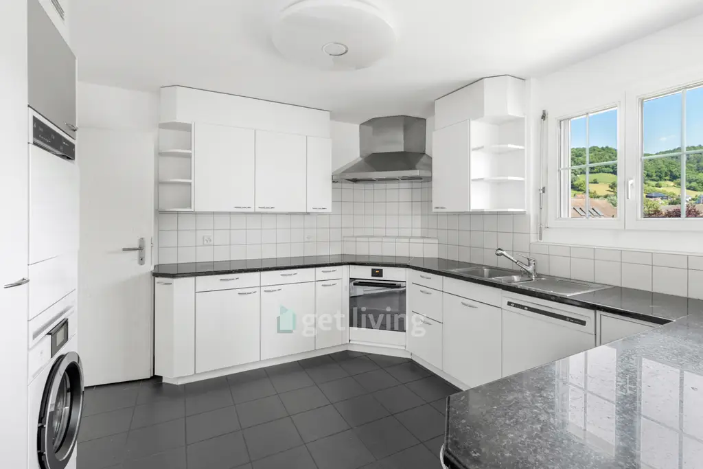 FREISTEHENDES EINFAMILIENHAUS MIT POOL (STEUERFUSS 90 %)&#8211;SINGLE-FAMILY HOUSE WITH POOL (TAX RATE 90%)
